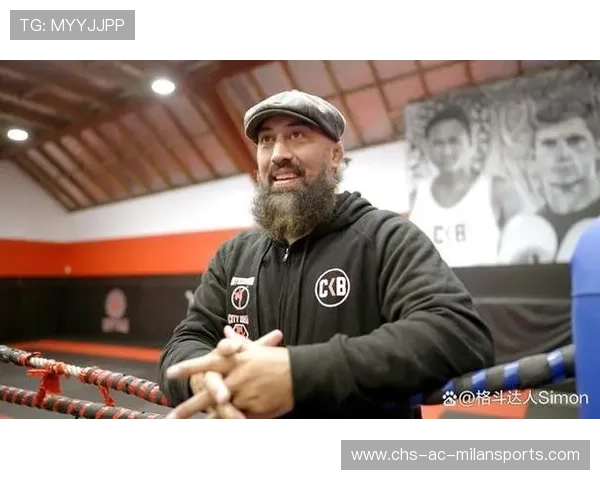 UFC 教练怒踢凳子