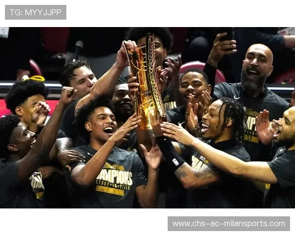 联赛季末颁奖礼隆重举行 球员家庭参与增多，夏季联赛冠军奖杯